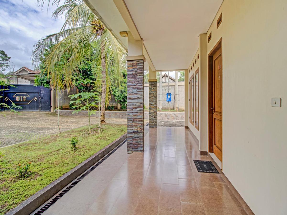 Oyo 89997 Hotel Bumi Kedaton Waterpark Bandar Lampung Exterior photo