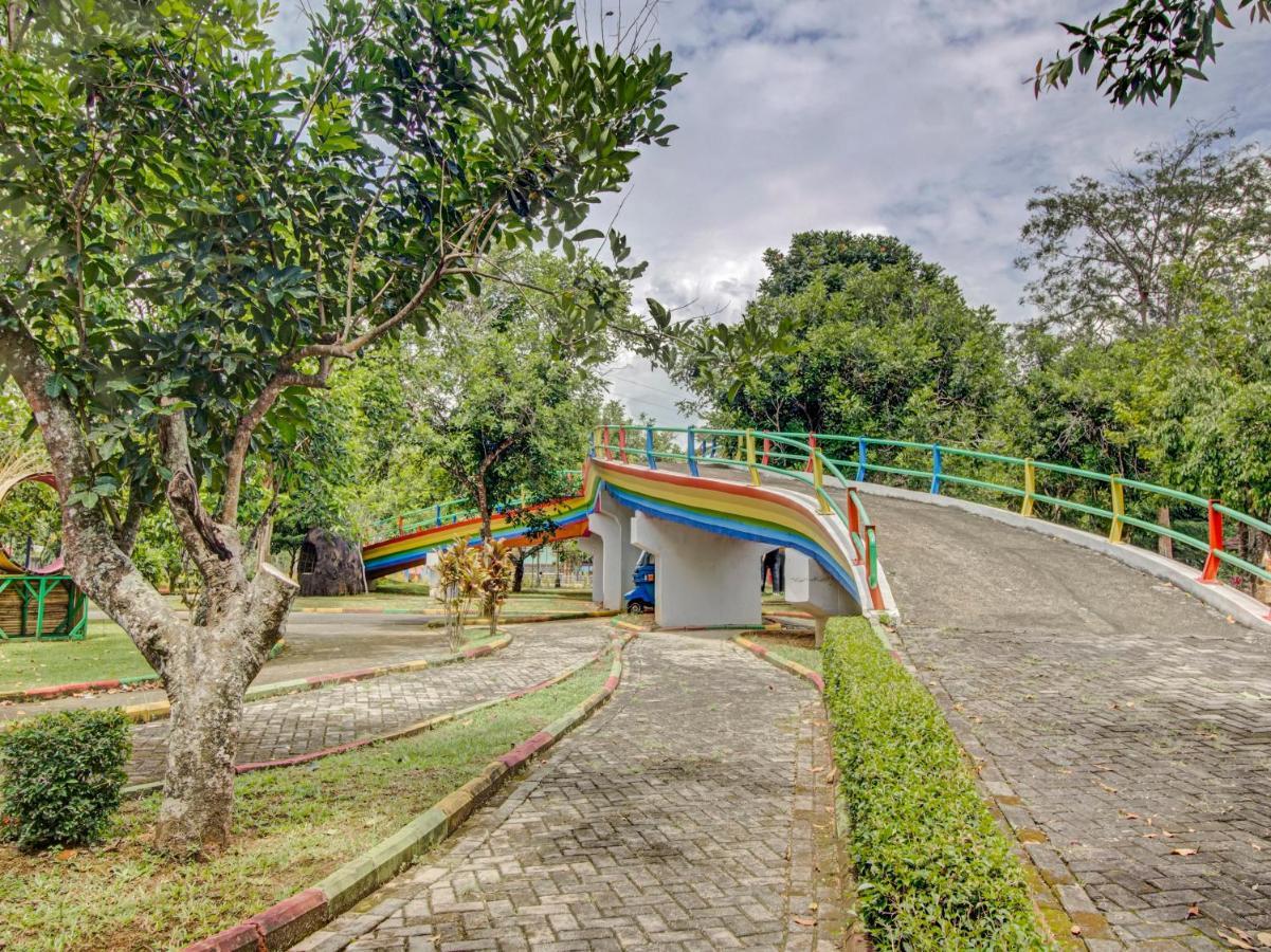 Oyo 89997 Hotel Bumi Kedaton Waterpark Bandar Lampung Exterior photo